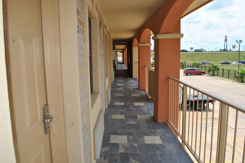 Executive Inn Brookshire Екстер'єр фото