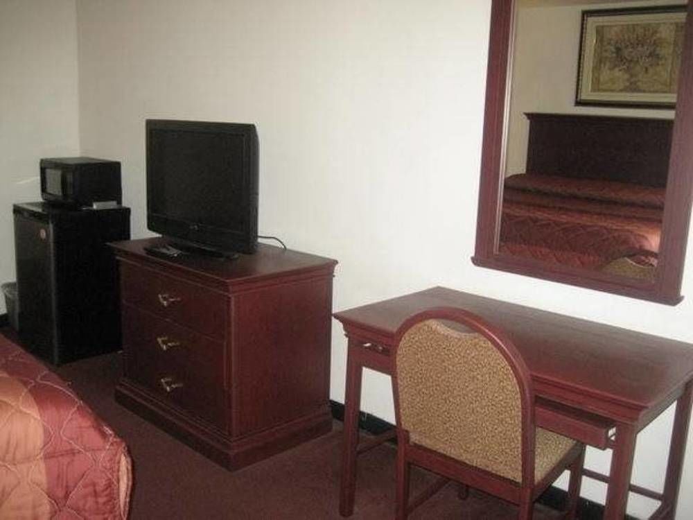 Executive Inn Brookshire Екстер'єр фото